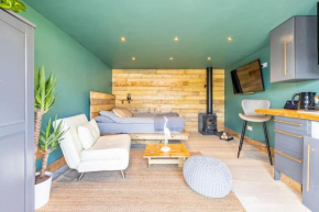 Self contained cabin, firepit, NR MOD aztec, m5, m4